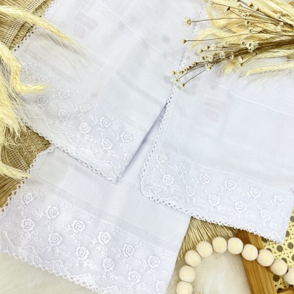 Trio babetes  renda rosas branco