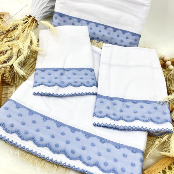kit 3 fraldas passeio, ombro e Boca Mabber + Toalha tradicional sem capuz poa azul