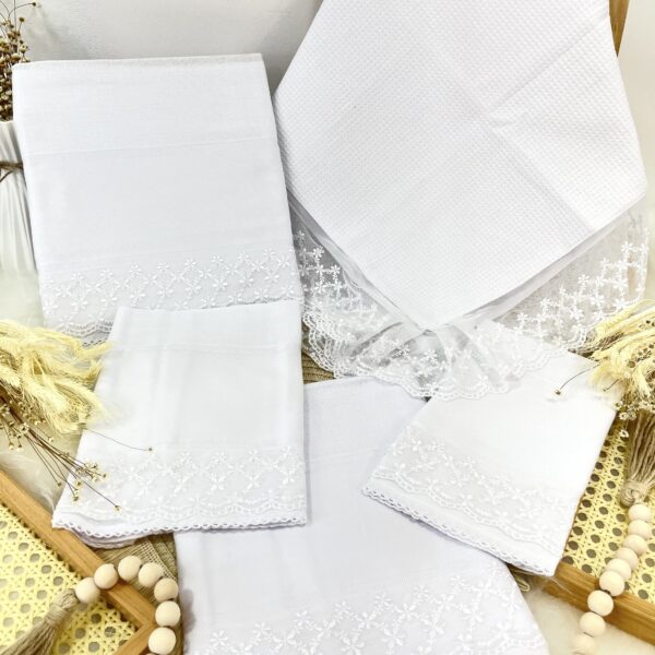 Combo completo linha isis manta, toalha e kit fraldas renda branca
